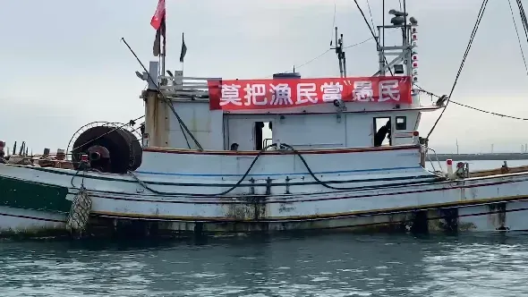影/不滿台中港擴港禁捕魚　150艘漁船出海怒控遭欺壓50年