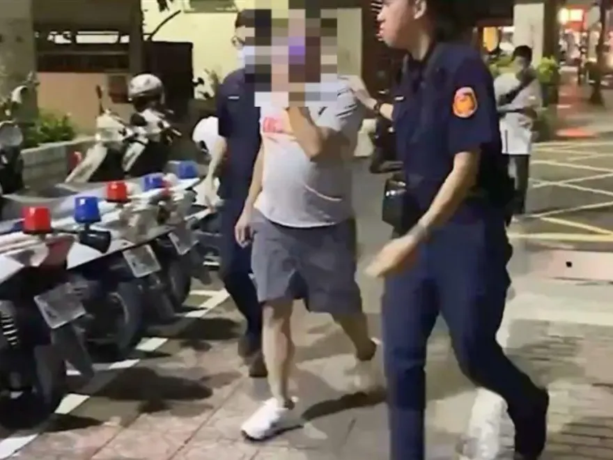 只因1句「不想吃」…新莊逆子甩母巴掌　再「推倒撞玻璃門」爆頭亡