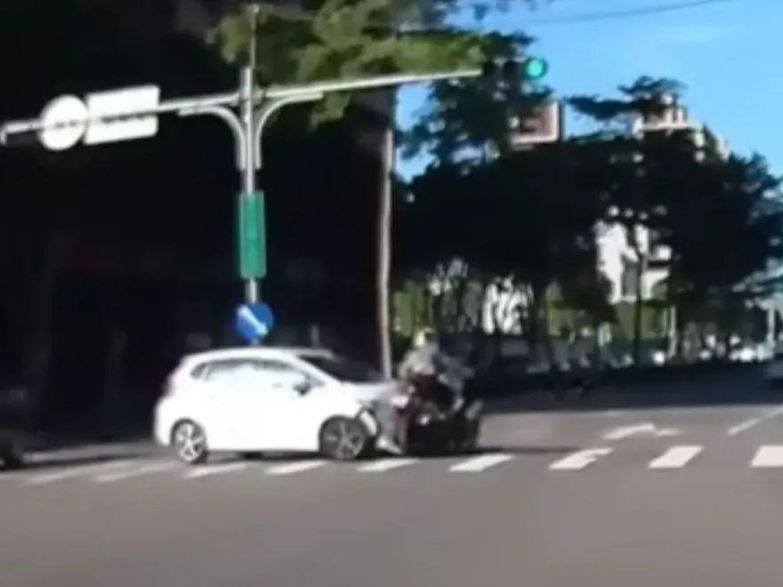影/林口死亡車禍！轎車迴轉未禮讓　騎士飆車「遭撞飛20m」亡