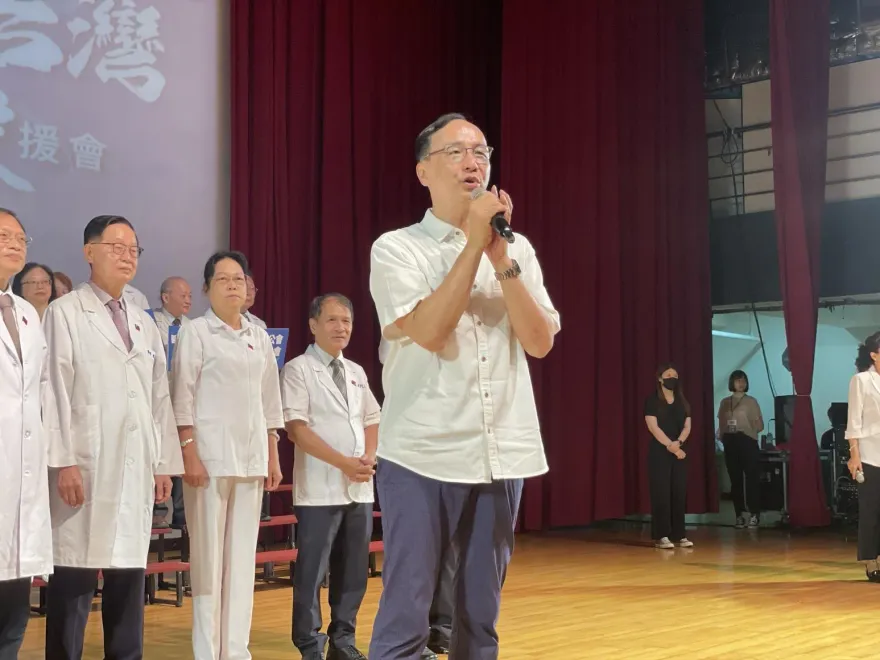 謝長廷稱微量放射物有益人體　朱立倫：那他應該多喝幾杯