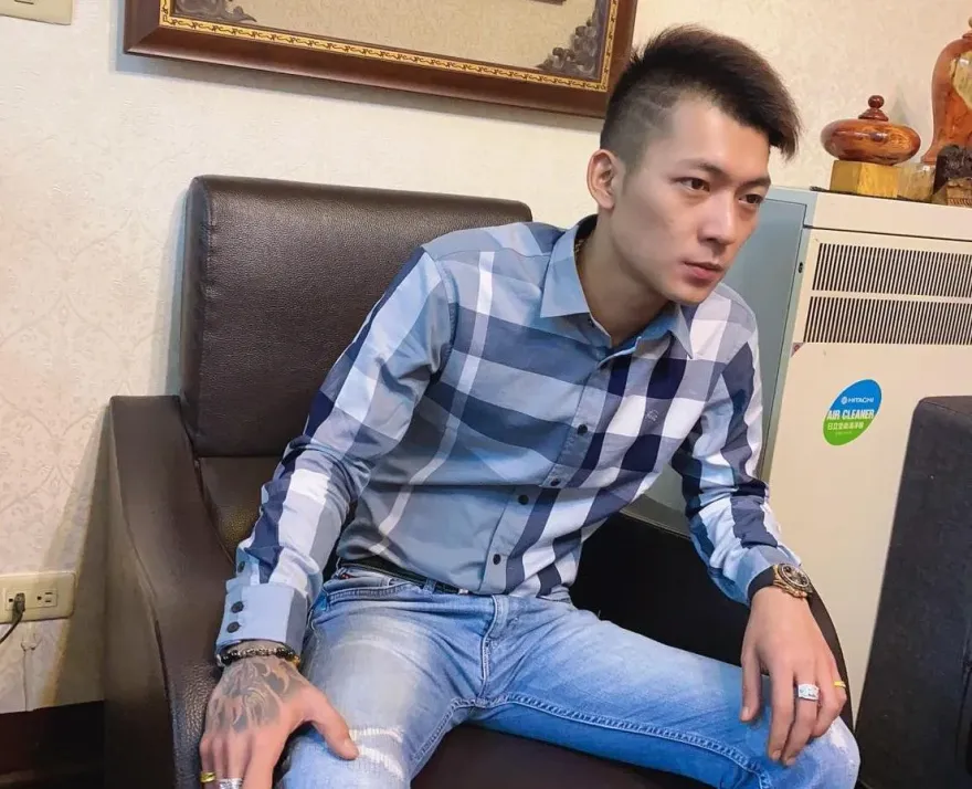 鳳梨「一路好走」噩耗貼文！悼念好友　又認騙阿嬤47萬靈前致歉