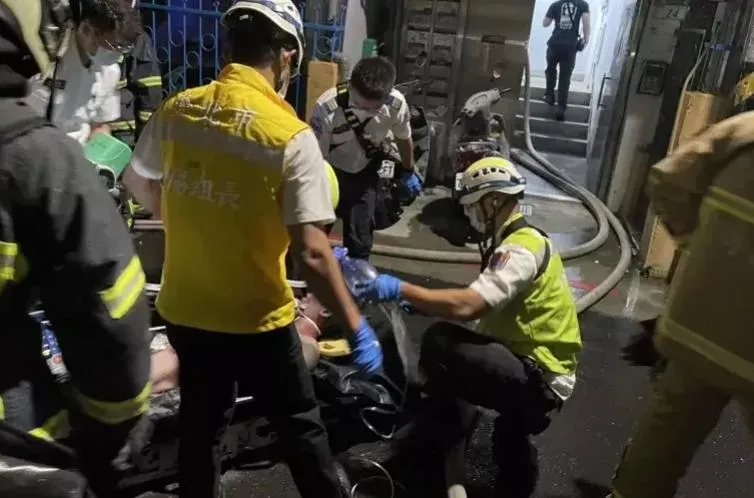 快訊/日籍藝人大久保勇太住處失火！他倒地板無生命跡象　送醫搶救影像曝光