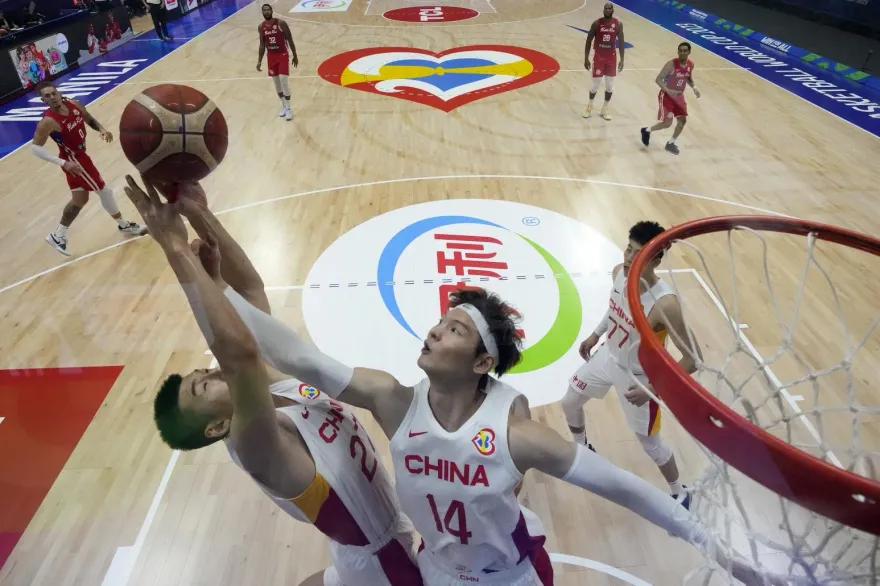 世界盃男籃/大陸「大王」被陸網幹翻！　年度MVP王哲林奶油手狂放槍