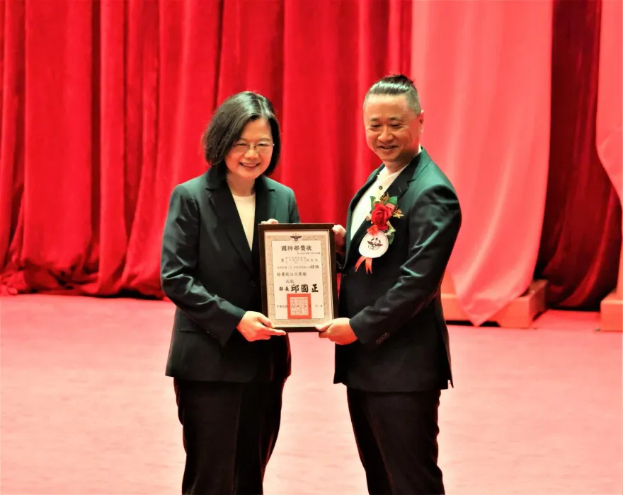 國防部112年軍人節表揚大會　蔡英文親自頒獎給邰智源、羅紹和