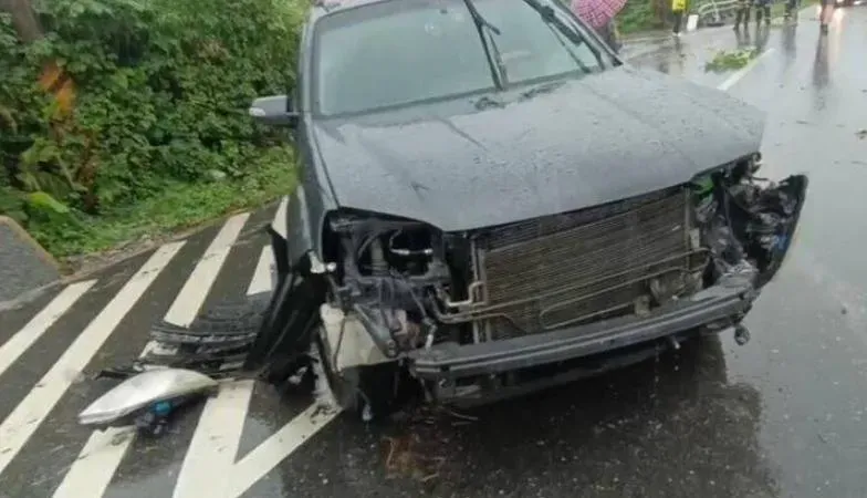 大雨釀災！林業署台東分署成功工作站主任　巡察災情閃漂移公車站牌慘自撞