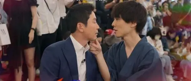 雙插頭潛力？「謎片王子」鈴木一徹風靡台灣成人展　韓大咖男主持被撩到呻吟