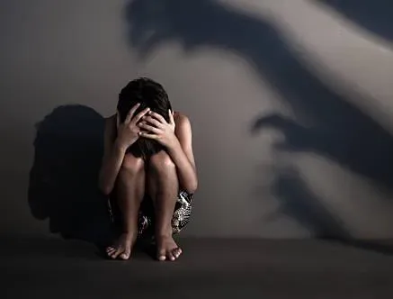 台中校車司機MeToo！騎車載19歲女回家、炫耀車上交合　她嚇壞跳車