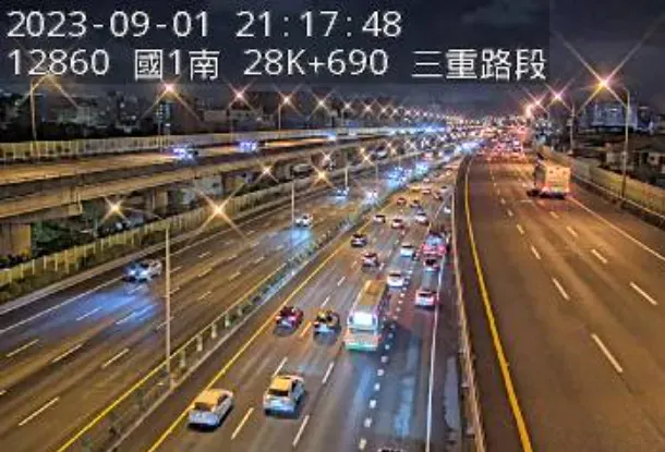 快訊/國1三重段4車連環撞！兩車撞爛3傷　交通嚴重回堵