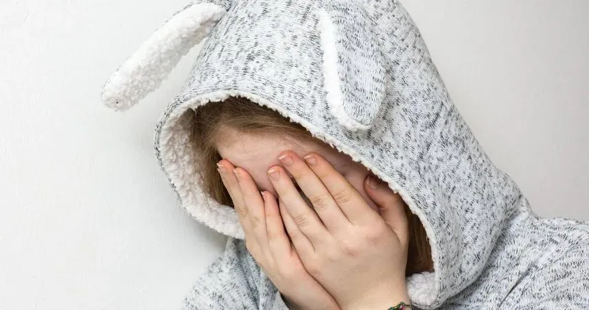 熟女陷網戀想見面　小鮮肉竟嗆「竹聯幫」身分威脅先交「保證金」