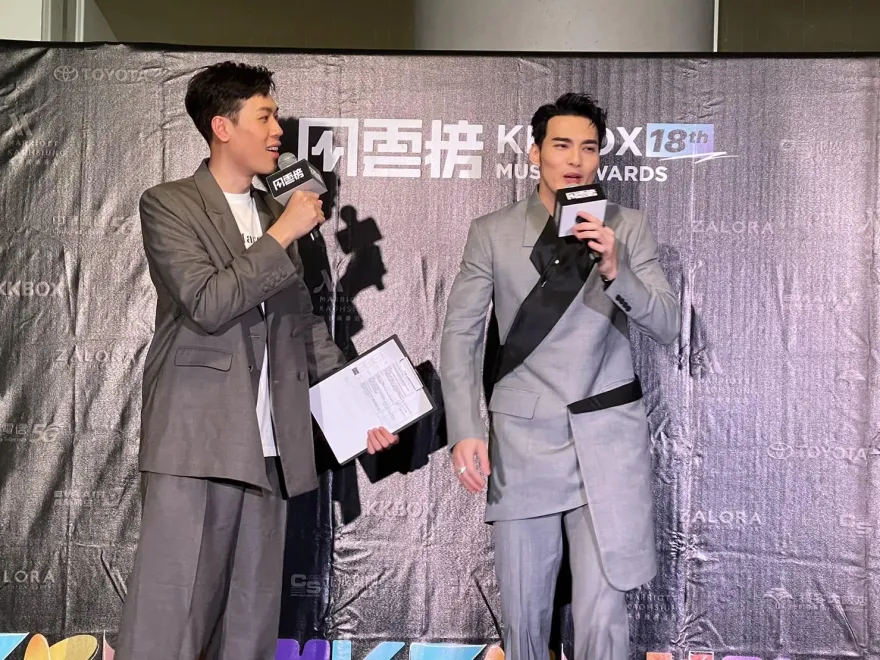 KKBOX風雲榜/黃偉晉被評「太不會主持了！」　後台走心自責：說錯了