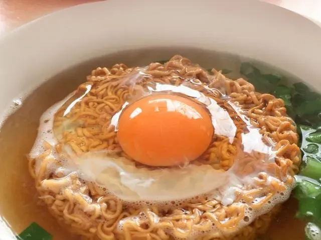 小犬颱風/颱風天就是要吃泡麵！食安專家：熱水要「分2次加」避開地雷物質
