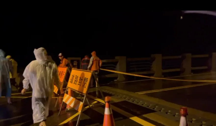 海葵颱風/強降雨致花蓮溪水水位暴漲　鳳林鎮箭瑛大橋實施封橋
