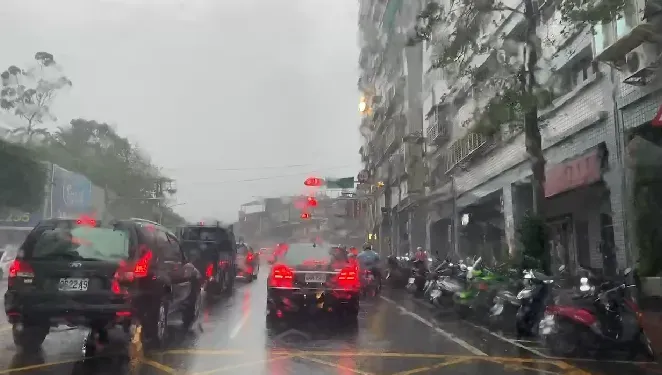 海葵颱風/外圍環流狂掃！北台灣風雨超大「宜蘭居民哀嚎」　鄭明典說話了