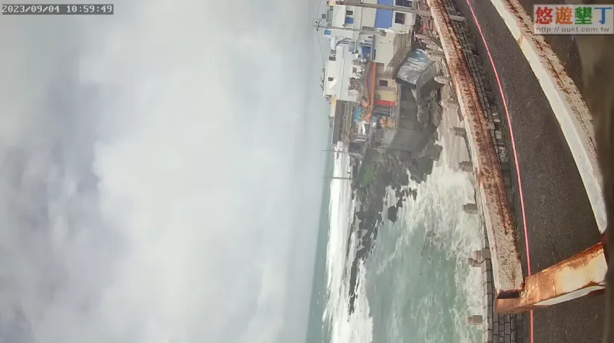 海葵颱風/「恆春鏡頭君」脖子斷…半殘後仍鞠躬盡瘁！　超敬業畫面曝