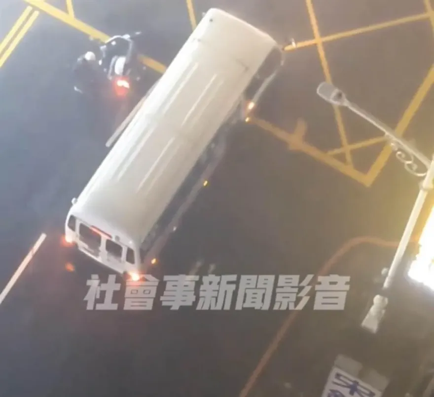 海葵颱風/高雄女騎士遭狂風搧倒　公車開到前面當擋風牆「超暖」