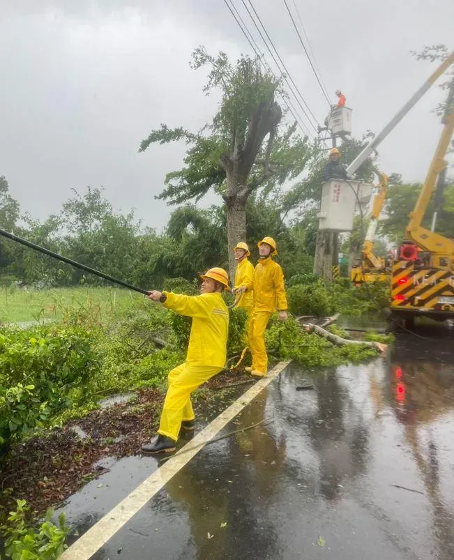 海葵颱風/全台停電最多24萬戶、逾8成6恢復　台電增援搶修「高雄、台東」