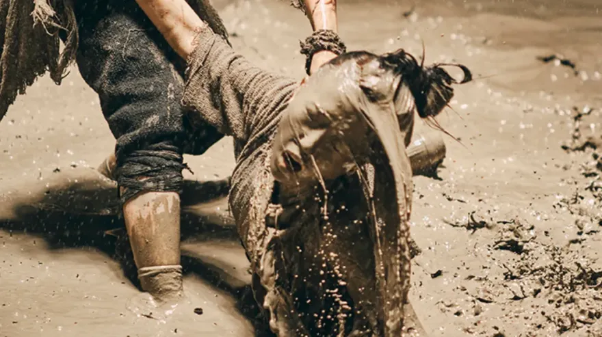 影/虞書欣拍戲「整張臉被按到泥漿」！自爆當天只記得這1事　超敬業畫面曝光