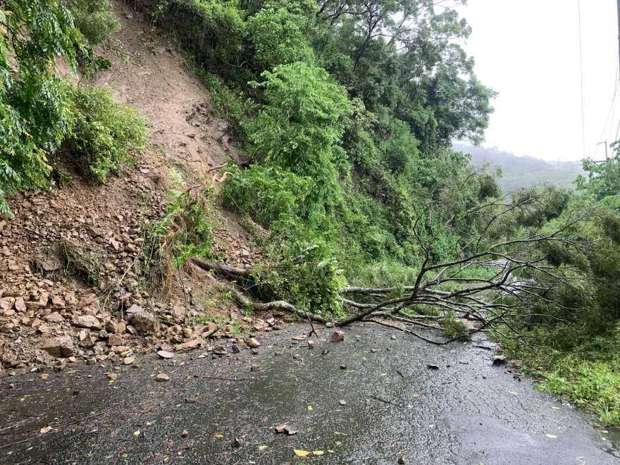 海葵颱風/土文部落成孤島！屏146線、後山聯絡道路全坍方　村長冒雨勘災