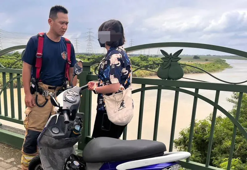 快訊/台南麻豆男子騎車上班疑落水失蹤　警消出動救生艇、空拍機搜救