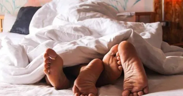 27歲鮮肉丈夫出軌51歲丈母娘　人妻妹曝「母沒長相又沒錢」　她納悶：怎吃得下去