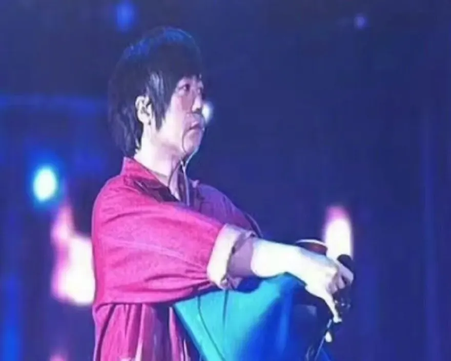 重感冒又熬夜9天！五月天阿信西安「鼻子插管吸氧」開唱…粉心疼：別太拚了