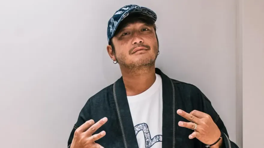 KID錄外景受傷無法走路！認了輪椅代步「還撐得住」　10字曝吳宗憲反應