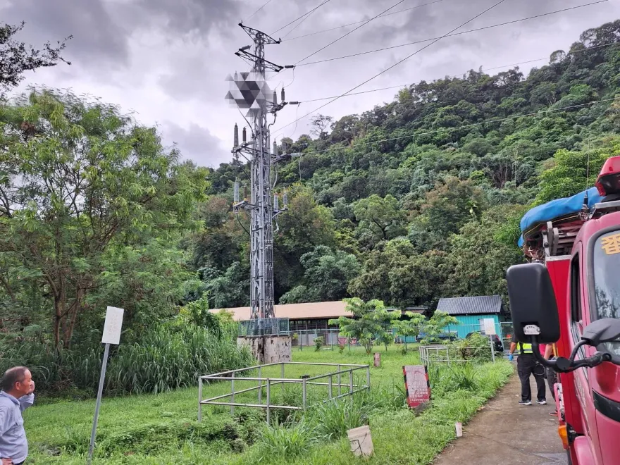 快訊/嘉義工人高壓電塔遭電擊！高掛8樓高「生死未卜」　緊急搶救中