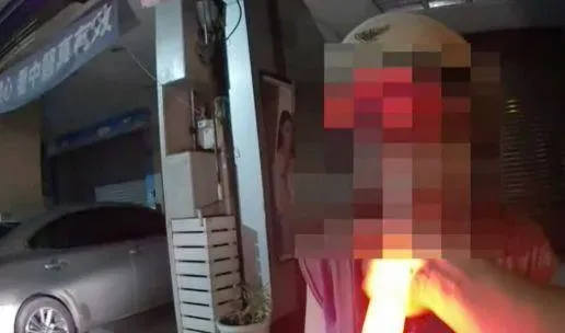 影/一吹整根紅紅的！台中失戀妹酒駕遭攔　蹲地合十拜託阿sir「放我一馬」