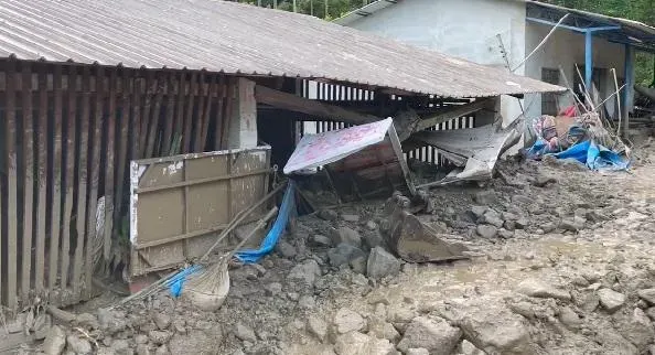 影/喪家遺體遭黃土埋…至今仍找嘸！　村長「漏夜續幫尋」：百年來都沒見過