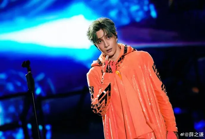 高燒39度難以演出！薛之謙現身落淚喊「退票」…霸氣全包歌迷機票、住宿