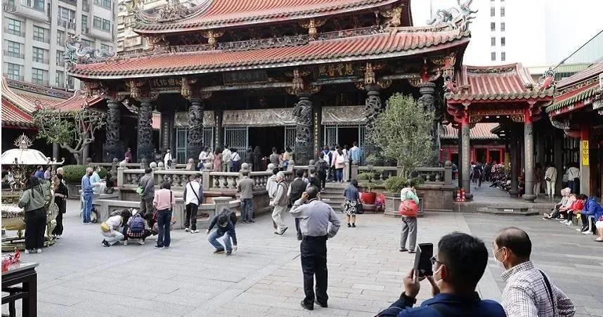 妹子「擇偶條件單」寫整張A4紙　網傻眼：月老看到都發爐！