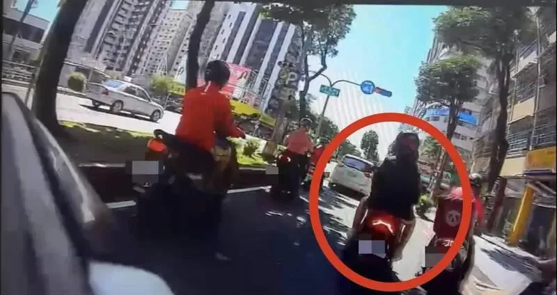 機車族傻眼！樹蔭躲太陽「女騎士噴1萬6」　警方急撤單原因曝