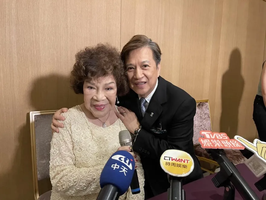 周遊提資深藝人忍不住落淚　李朝永超Man一秒擁她入懷