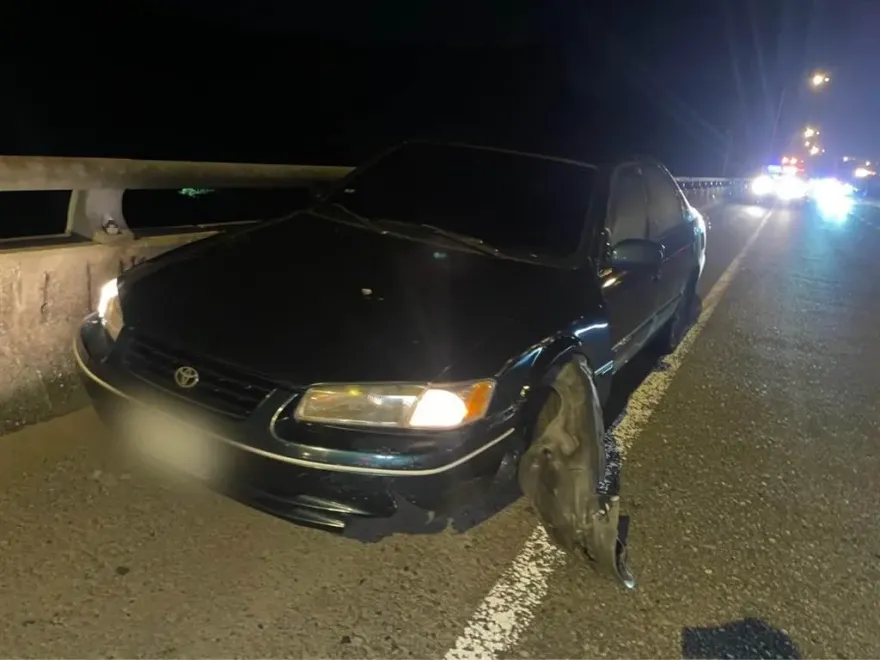 有陷阱！基隆台62快速道8車輾過「爆胎」　禍首疑大貨車底盤零件