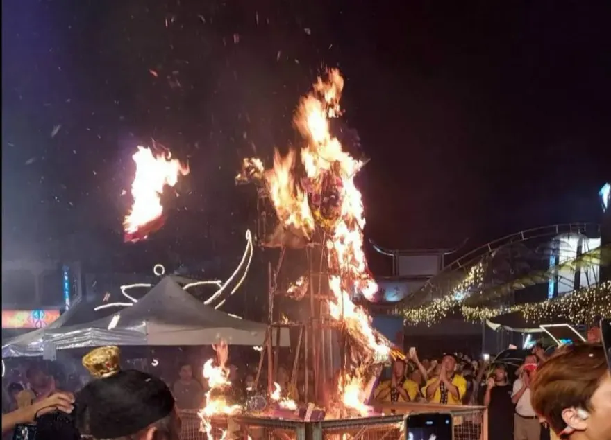 觀世音菩薩現身了！南投大士爺火化烈焰顯像　眾人讚嘆合十膜拜