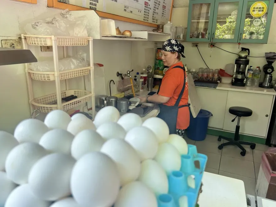 大直樓塌附近商家有話要說 ！早餐店業績剩7百　鄰居：「我家也斜40幾度」