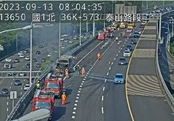 影/國1五楊火燒車！遊覽車「燃成大火球」濃煙狂竄　現場畫面曝