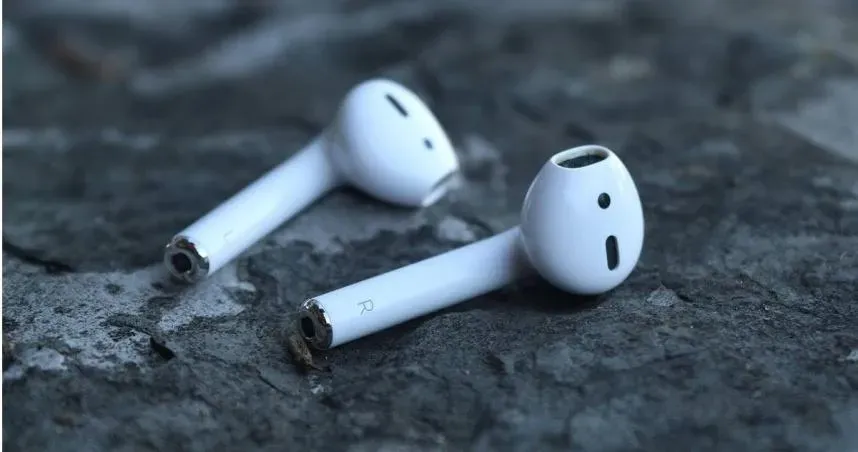 把AirPods當維他命吞進肚裡　她：幸好還有右耳可以聽