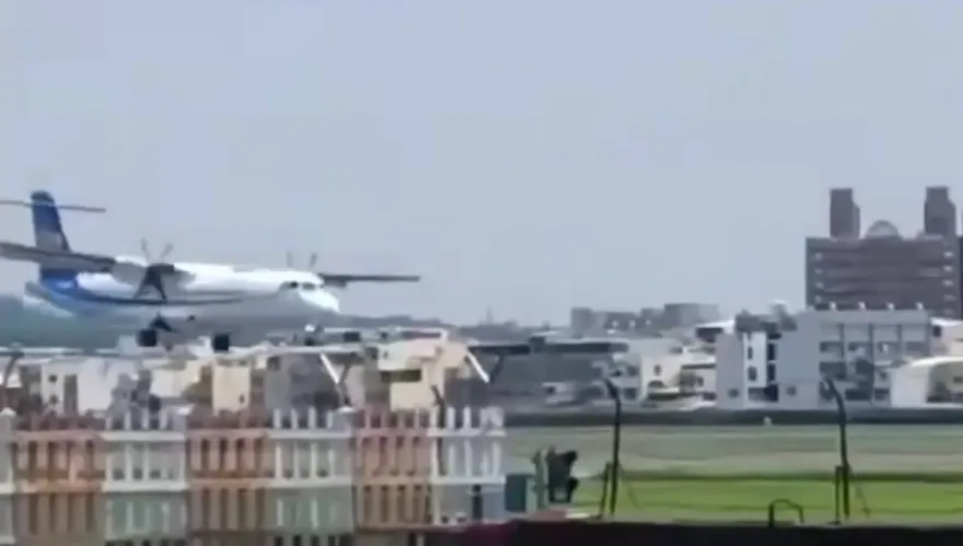 影/華信航空返航畫面曝！液壓油指示燈異常　全機16人平安落地