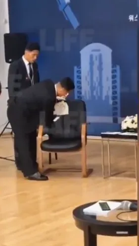 影/提防普丁？金正恩保鑣「狂擦椅子」試耐重　出動金屬探測儀畫面曝