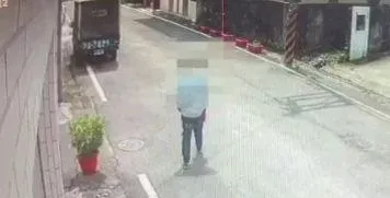 快訊/奪命前一刻畫面曝光！台中石岡貨車整地倒土　婦遭活埋1公尺深當場死亡