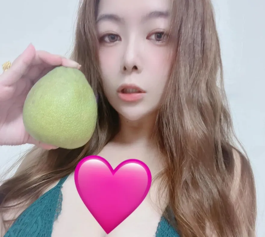 這文旦怎麼比較小？台南Ｉ奶辣模賣自家水果出猛招　超兇身材男粉瘋狂