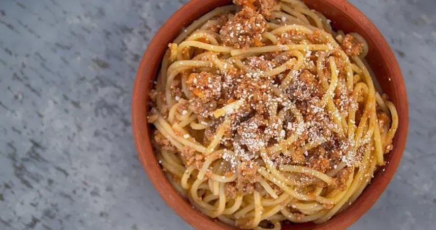 想省錢放5天肉醬麵加熱繼續吃　大學生「肝壞死」睡夢中暴斃