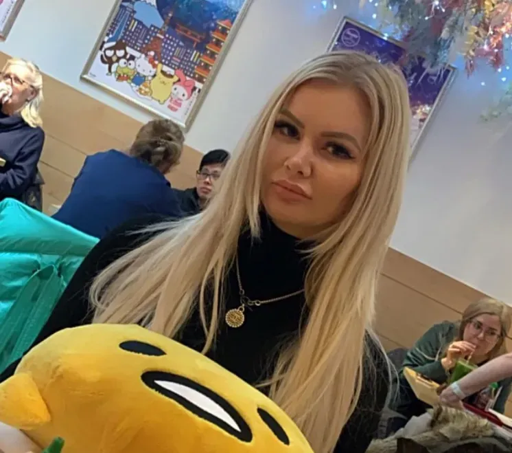 英40歲網美靠當「職業女友」月收198萬　受客戶深愛直接「寫進遺囑」