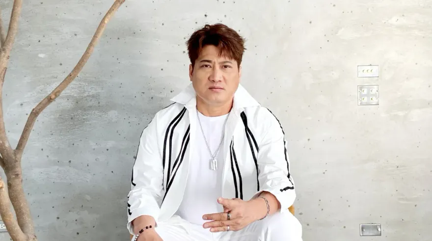 楊哲自爆年初遭小偷　損失數十萬悲嘆「人生像在垃圾堆打轉」