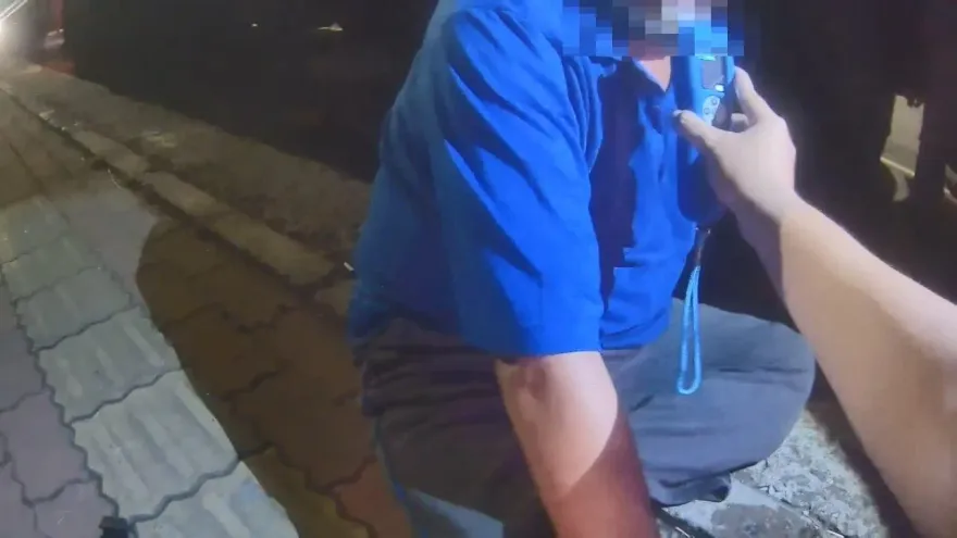 高雄男開大車沿路闖紅燈！竟稱「腳麻不好踩煞車」　 酒測超標下場曝光