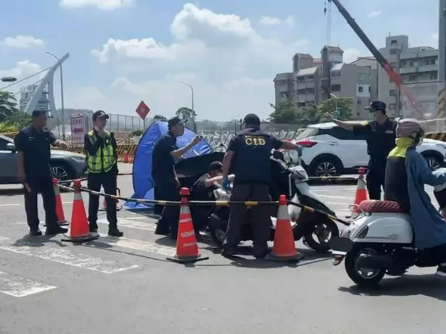 快訊/台南72歲騎士「遭砂石車輾斃」！當場頭破血流慘亡