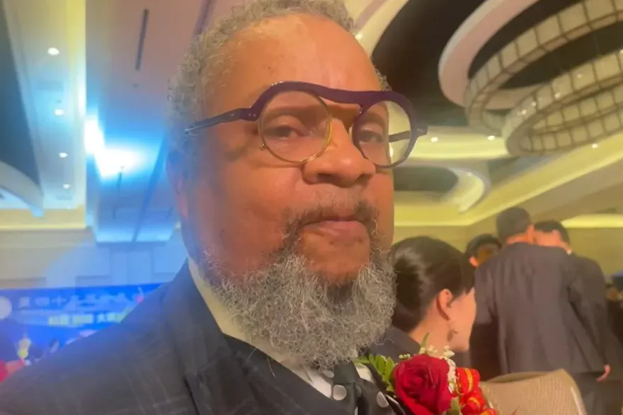 獨/美國眾議員培恩參加侯友宜僑宴　「他的演講振奮人心」