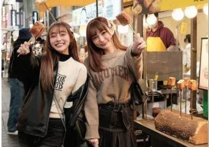 林襄合體「同父異母神正妹妹」　超香雙胞胎隔著螢幕都聞到