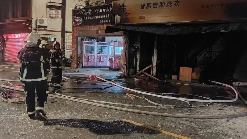 桃園自助洗衣店「氣爆意外」！玻璃門破碎噴飛　1女路過遭割傷